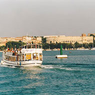 Brijuni_boat_from_Pula